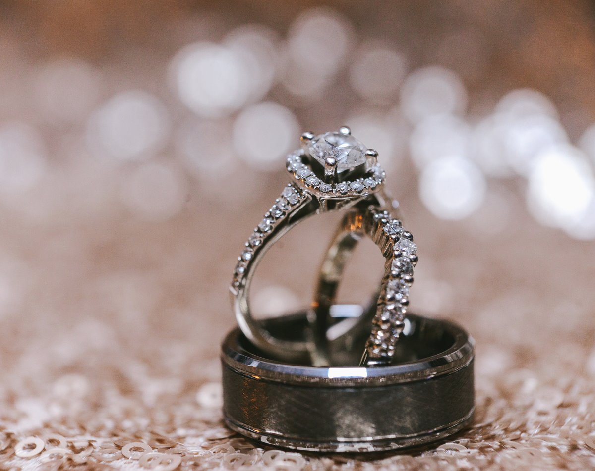 wedding photographer ring shot