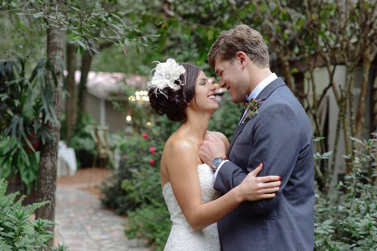 First Look before wedding ceremony photography