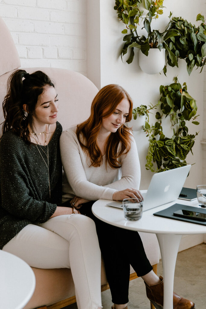 Fresh, vibrant, and modern website designers Rachel and Samantha are the genius creative duo behind Northfolk and Co